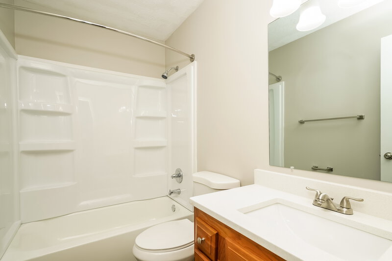 1,610/Mo, 1449 Natalie Ct Franklin, IN 46131 Main Bathroom View