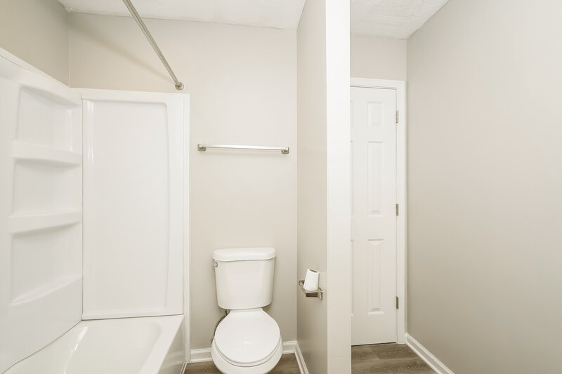 1,610/Mo, 1449 Natalie Ct Franklin, IN 46131 Bathroom View 2