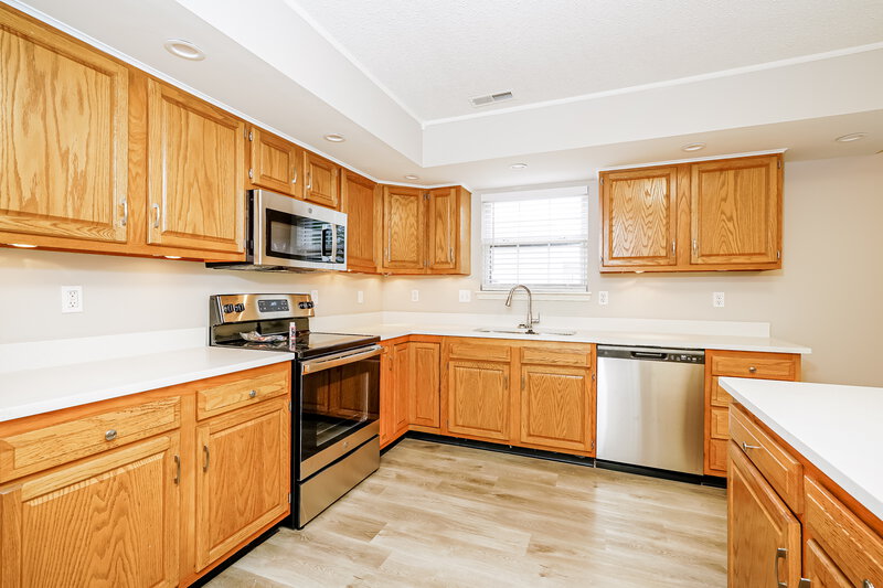 2,810/Mo, 9005 Lighthorse Dr Indianapolis, IN 46231 Kitchen View 2
