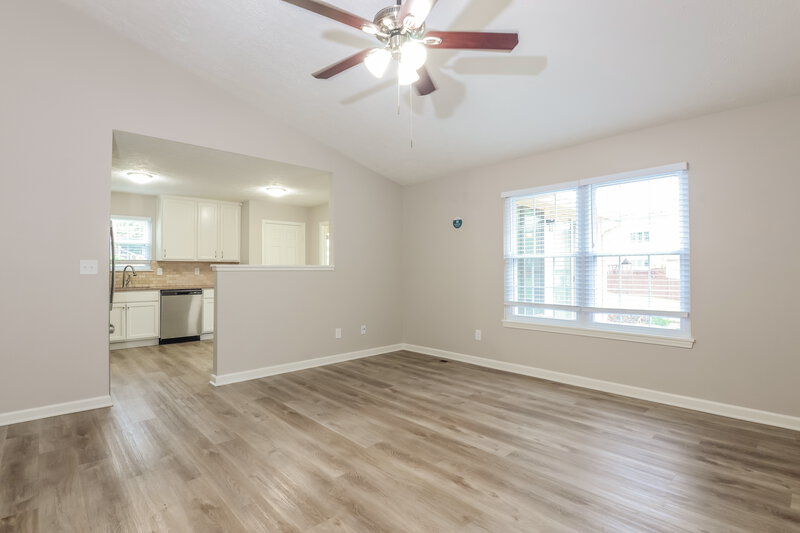 2,570/Mo, 7352 Southern Lakes Dr Indianapolis, IN 46237 Living Room View 2