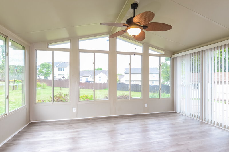 2,570/Mo, 7352 Southern Lakes Dr Indianapolis, IN 46237 Sun Room View