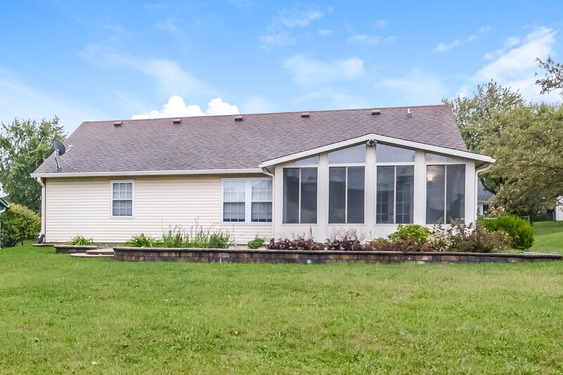 2,570/Mo, 7352 Southern Lakes Dr Indianapolis, IN 46237 Rear View 2