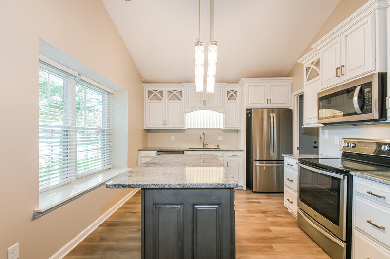2,075/Mo, 14701 Village Park East Dr Carmel, IN 46033 Kitchen View