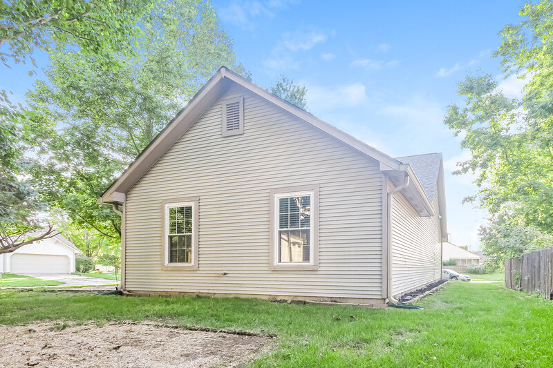 2,075/Mo, 14701 Village Park East Dr Carmel, IN 46033 Rear View