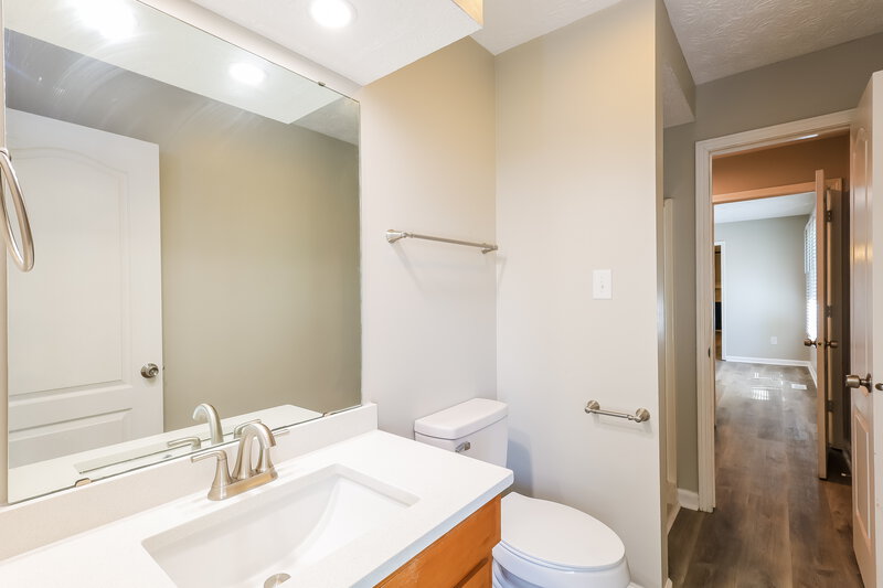 1,715/Mo, 1567 Woodside Dr Danville, IN 46122 Main Bathroom View