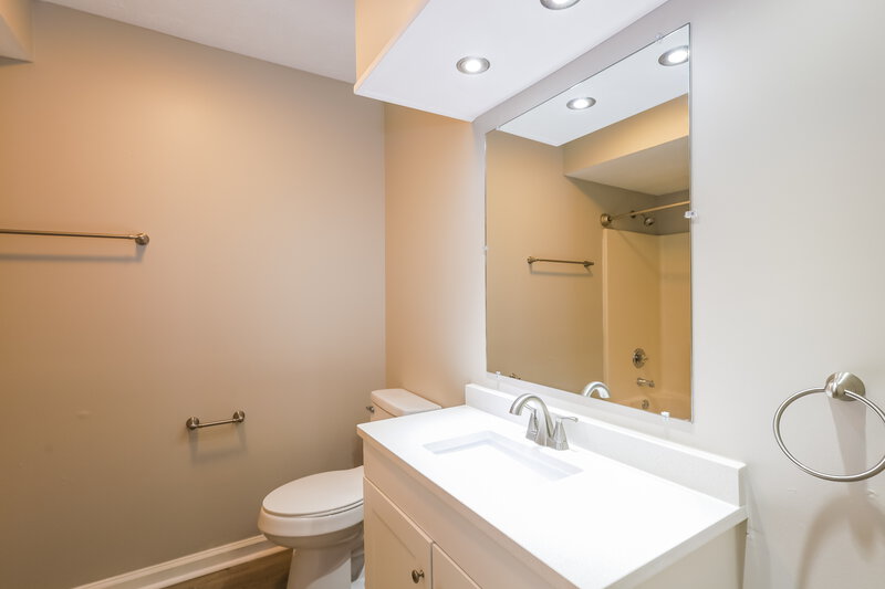 1,715/Mo, 1567 Woodside Dr Danville, IN 46122 Bathroom View