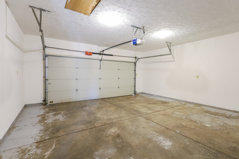 1,715/Mo, 1567 Woodside Dr Danville, IN 46122 Garage View