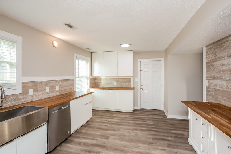 2,320/Mo, 149 Harts Ford Way Brownsburg, IN 46112 Kitchen View 2