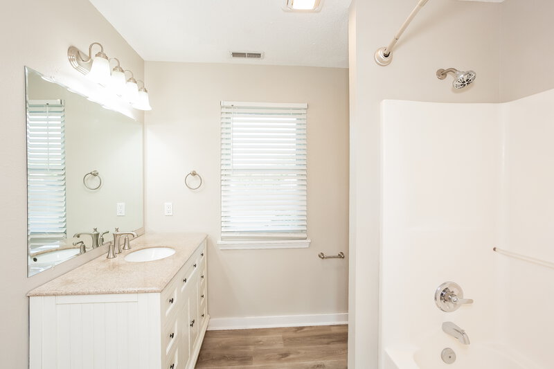 2,320/Mo, 149 Harts Ford Way Brownsburg, IN 46112 Main Bathroom View