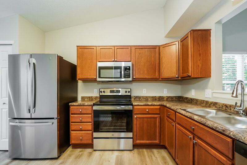 1,815/Mo, 129 Hilltop Farms Blvd New Whiteland, IN 46184 Kitchen View