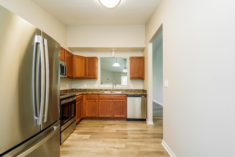 1,815/Mo, 129 Hilltop Farms Blvd New Whiteland, IN 46184 Kitchen View 2