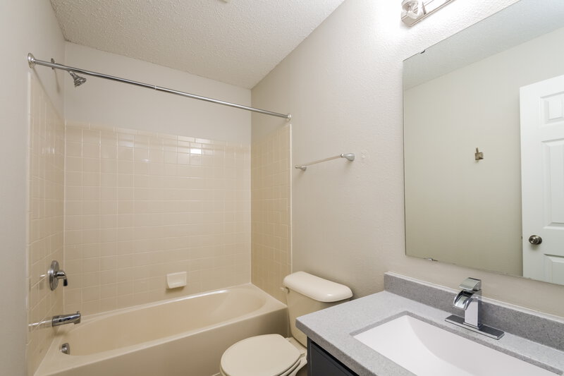2,010/Mo, 8182 S Evening Dr Pendleton, IN 46064 Bathroom View