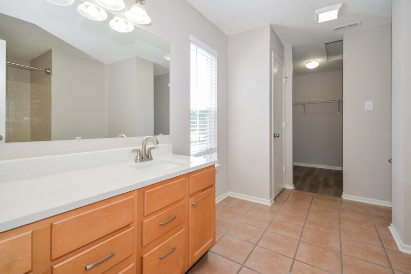 2,660/Mo, 10414 Carrington Way Indianapolis, IN 46234 Main Bathroom View