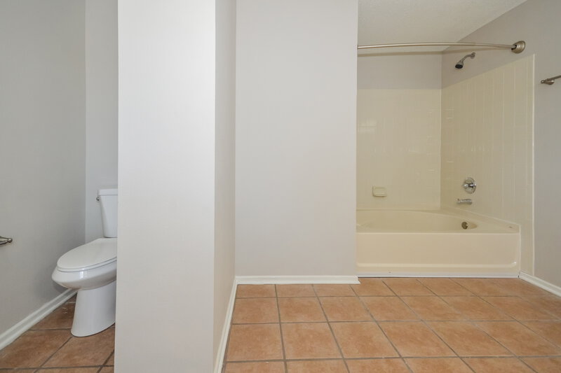 2,660/Mo, 10414 Carrington Way Indianapolis, IN 46234 Bathroom View