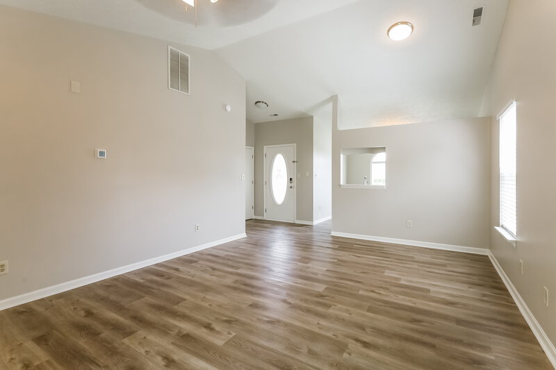 1,575/Mo, 1352 E McClarnon Dr Greenfield, IN 46140 Living Room View