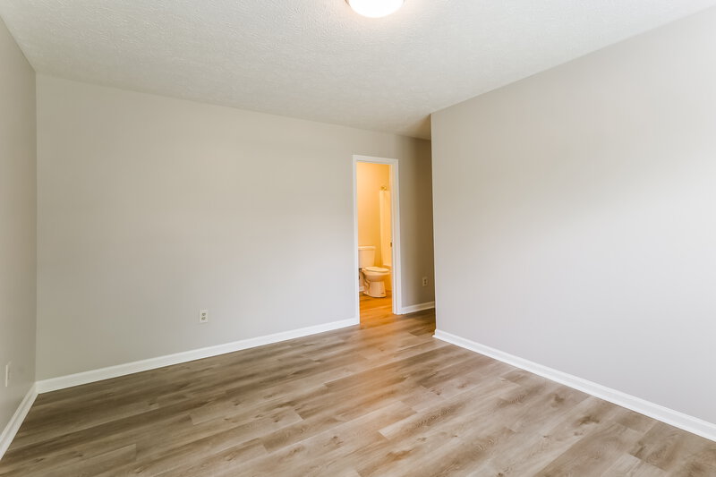 1,575/Mo, 1352 E McClarnon Dr Greenfield, IN 46140 Main Bedroom View