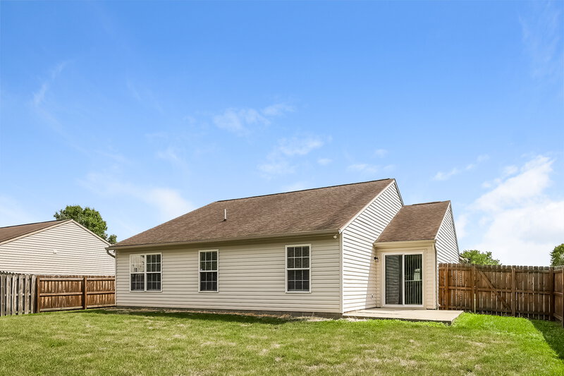 1,575/Mo, 1352 E McClarnon Dr Greenfield, IN 46140 Rear View