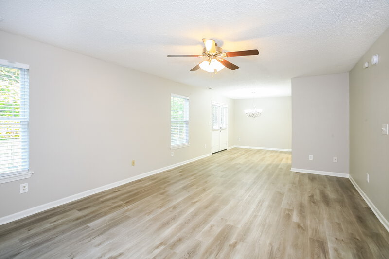 1,750/Mo, 125 Clover Ct Lebanon, IN 46052 Living Room View 2