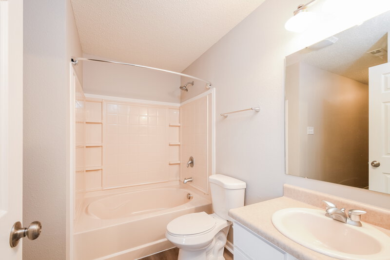 0/Mo, 9416 W Constellation Dr Pendleton, IN 46064 Main Bathroom View