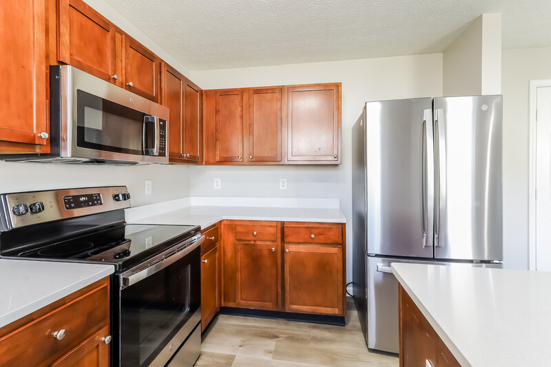 2,165/Mo, 11402 High Grass Dr Indianapolis, IN 46235 Kitchen View