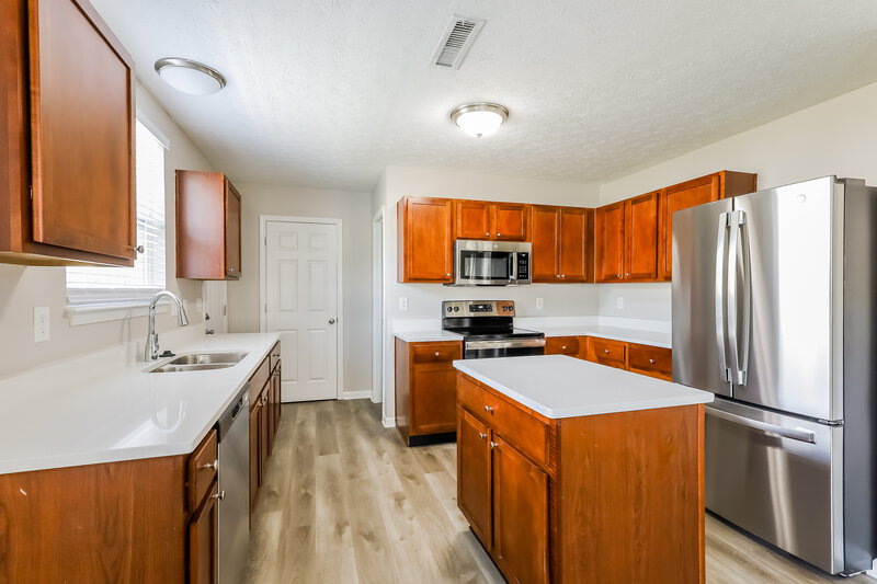 2,165/Mo, 11402 High Grass Dr Indianapolis, IN 46235 Kitchen View 2