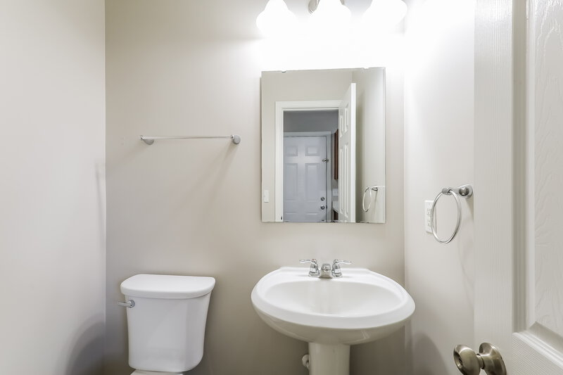 2,165/Mo, 11402 High Grass Dr Indianapolis, IN 46235 Bathroom View 2