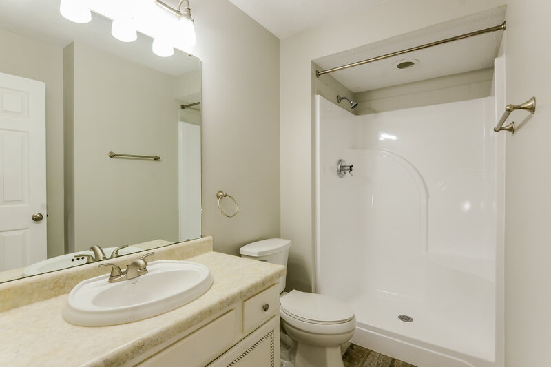 1,700/Mo, 1179 Money Ln Danville, IN 46122 Main Bathroom View
