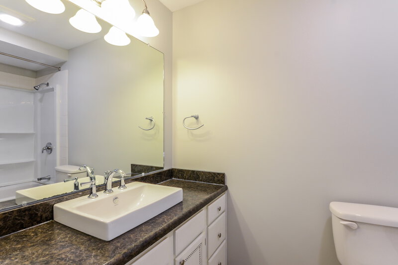 1,700/Mo, 1179 Money Ln Danville, IN 46122 Bathroom View