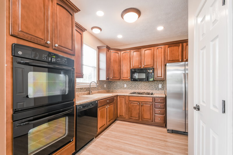 0/Mo, 1673 Fair Weather Dr Pendleton, IN 46064 Kitchen View