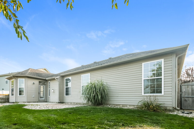 0/Mo, 1673 Fair Weather Dr Pendleton, IN 46064 Rear View
