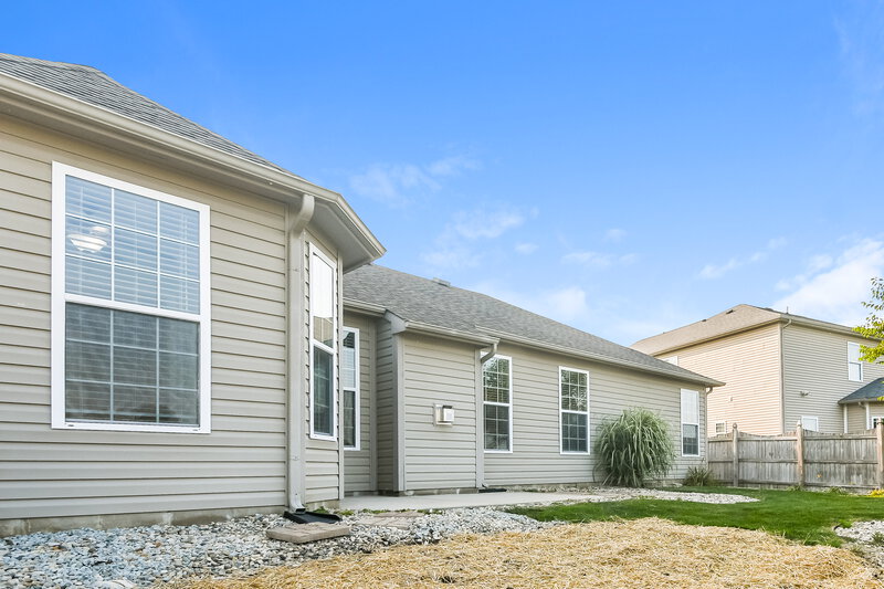 0/Mo, 1673 Fair Weather Dr Pendleton, IN 46064 Rear View 2