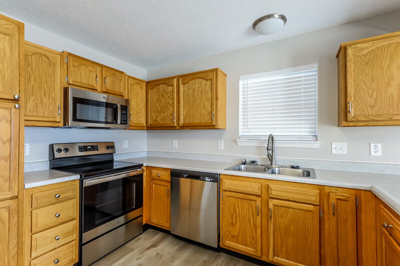 3,180/Mo, 109 Lockerbie Ln Pittsboro, IN 46167 Kitchen View
