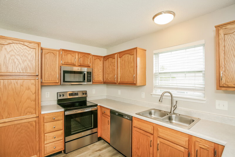 2,020/Mo, 109 Lockerbie Ln Pittsboro, IN 46167 Kitchen View 2