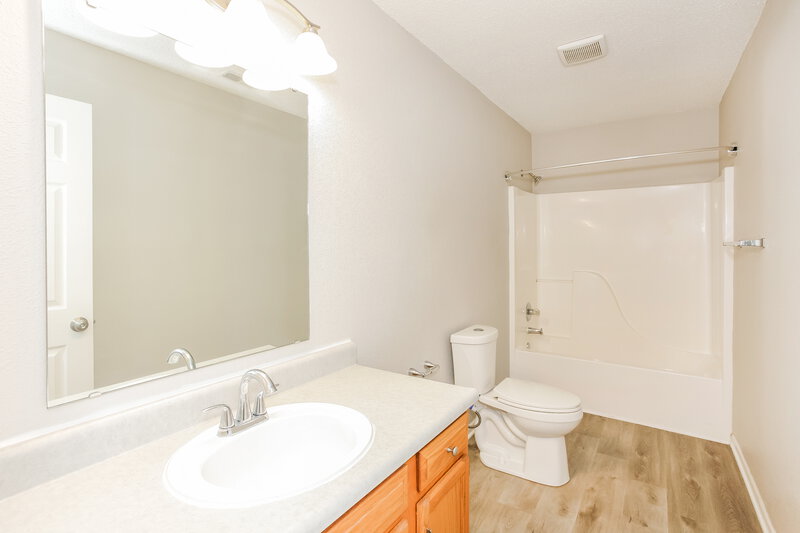 2,020/Mo, 109 Lockerbie Ln Pittsboro, IN 46167 Main Bathroom View