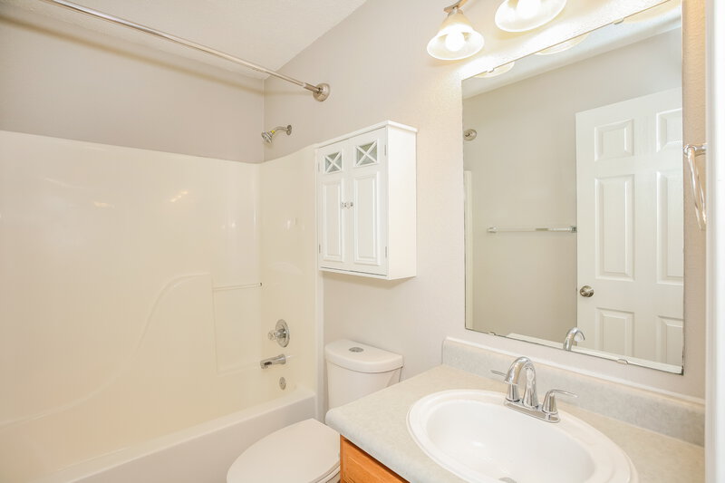 2,020/Mo, 109 Lockerbie Ln Pittsboro, IN 46167 Bathroom View