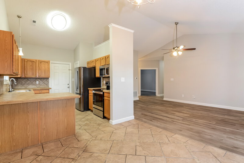 1,900/Mo, 9721 Stonewall Ln Avon, IN 46123 Kitchen View 3