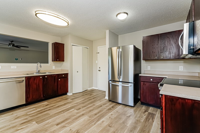 2,510/Mo, 3202 Danube Way Indianapolis, IN 46239 Kitchen View 2