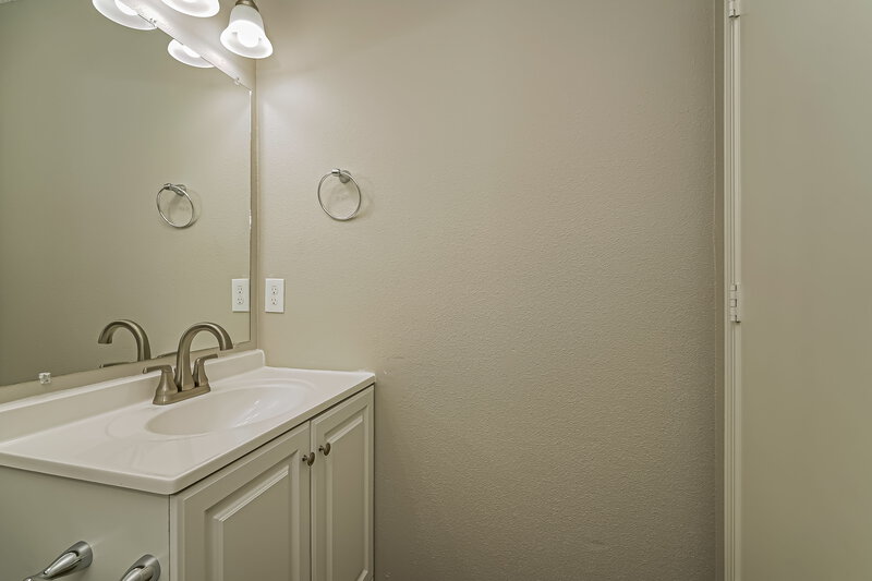 2,510/Mo, 3202 Danube Way Indianapolis, IN 46239 Bathroom View