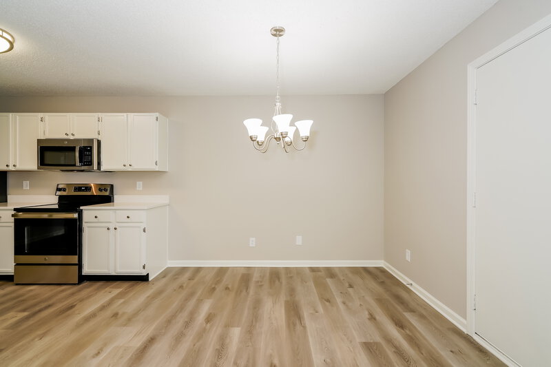 1,975/Mo, 1245 Kenwood Dr Greenwood, IN 46143 Dining Room View