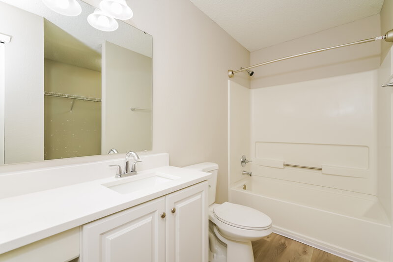 1,975/Mo, 1245 Kenwood Dr Greenwood, IN 46143 Bathroom View