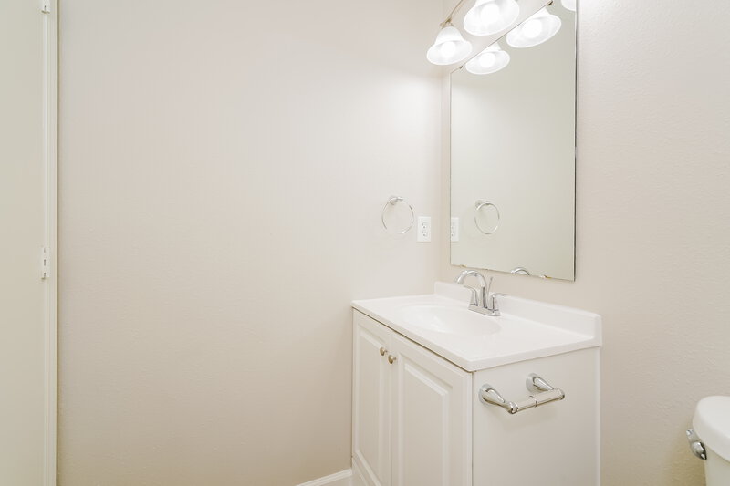 1,975/Mo, 1245 Kenwood Dr Greenwood, IN 46143 Bathroom View 2