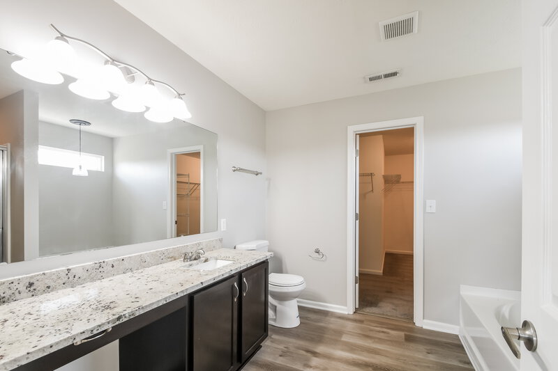 2,545/Mo, 12970 Quarterback Ln Fishers, IN 46037 Main Bathroom View
