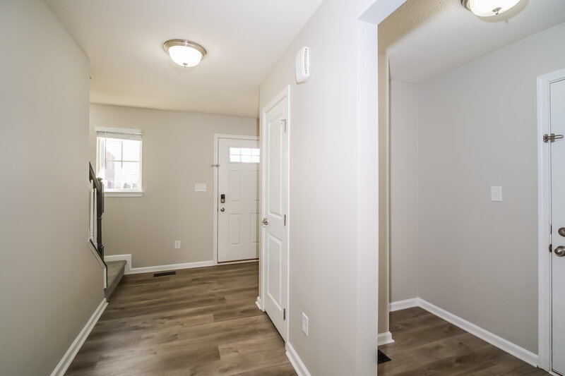 1,920/Mo, 678 Reunion Ln Greenwood, IN 46143 Foyer View
