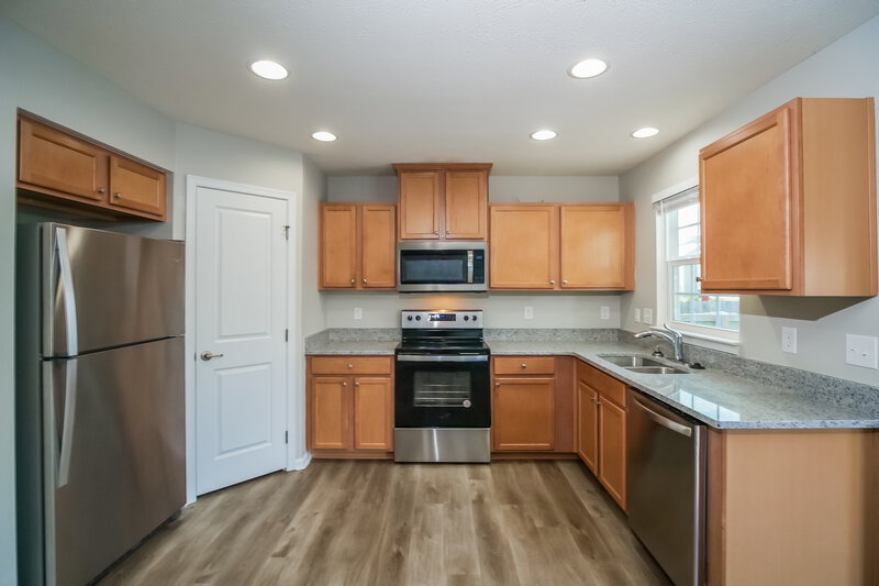 1,920/Mo, 678 Reunion Ln Greenwood, IN 46143 Kitchen View
