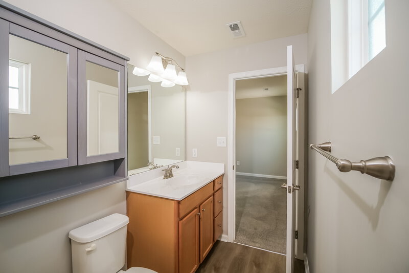 1,920/Mo, 678 Reunion Ln Greenwood, IN 46143 Main Bathroom View