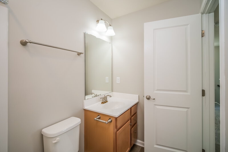 1,920/Mo, 678 Reunion Ln Greenwood, IN 46143 Bathroom View