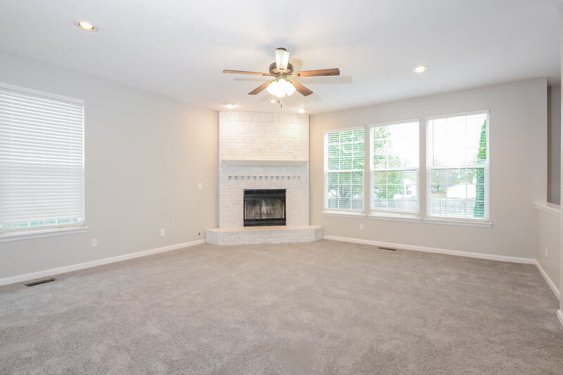 4,200/Mo, 1903 Windsor Ln Danville, IN 46122 Living Room View 2