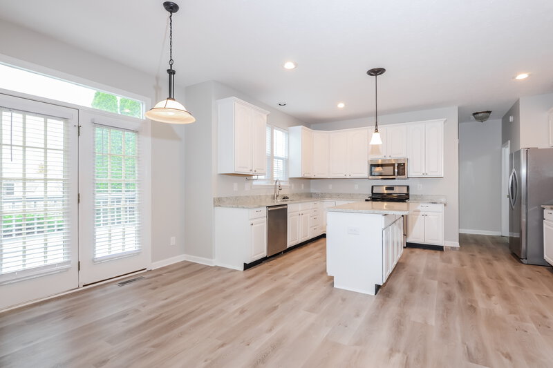 4,200/Mo, 1903 Windsor Ln Danville, IN 46122 Kitchen View