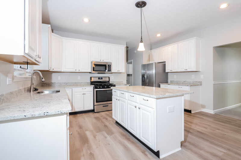 4,200/Mo, 1903 Windsor Ln Danville, IN 46122 Kitchen View 2