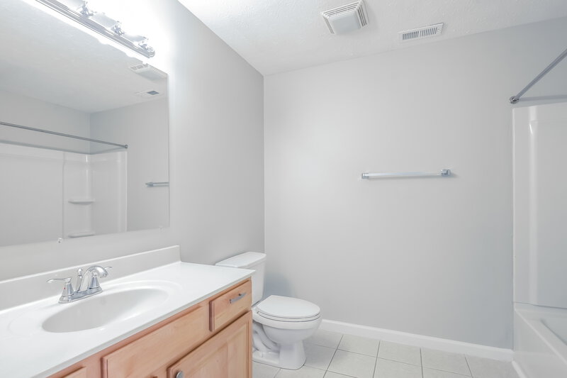 4,200/Mo, 1903 Windsor Ln Danville, IN 46122 Bathroom View